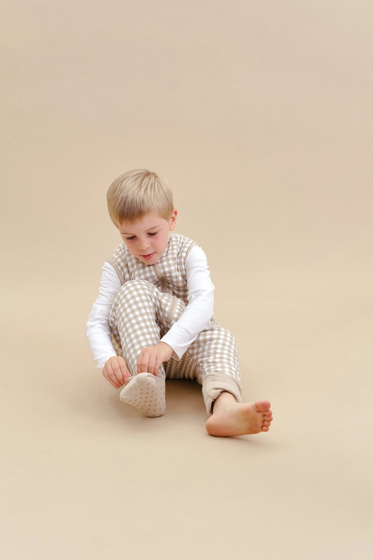PIJAMA MANTA CON CALCETINES ANTIDESLIZANTES -VICHY BEIGE- TOG 2.5
