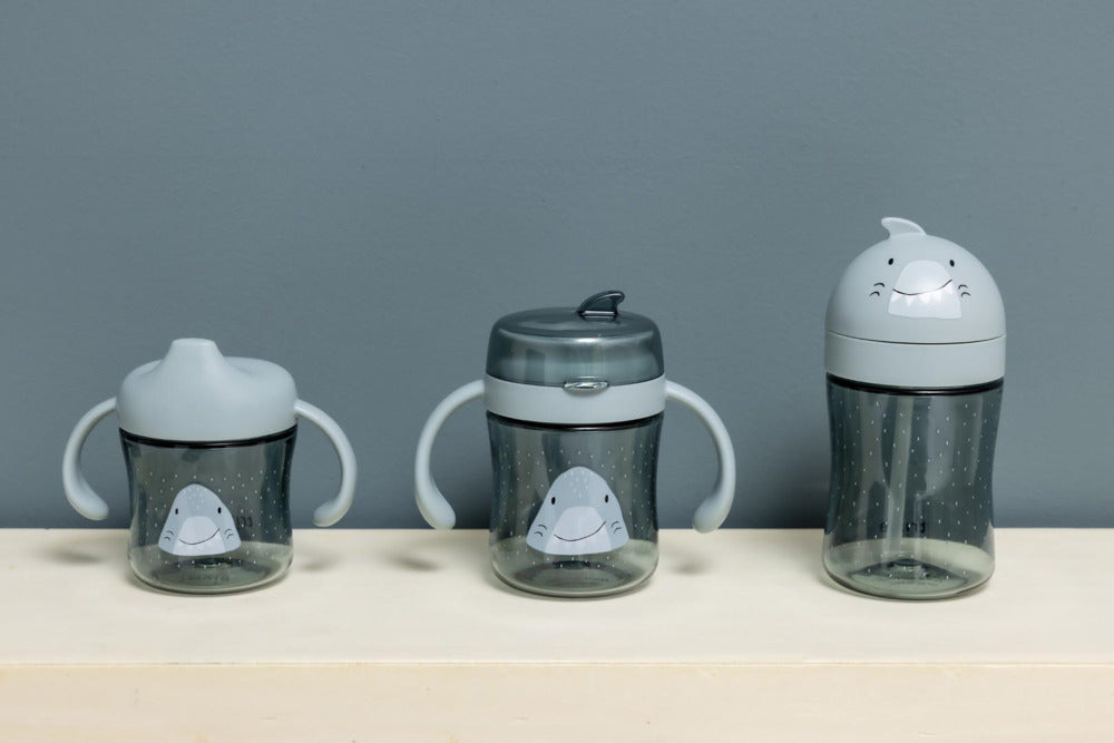 VASO CON BOQUILLA Y ASAS MR. SHARK
