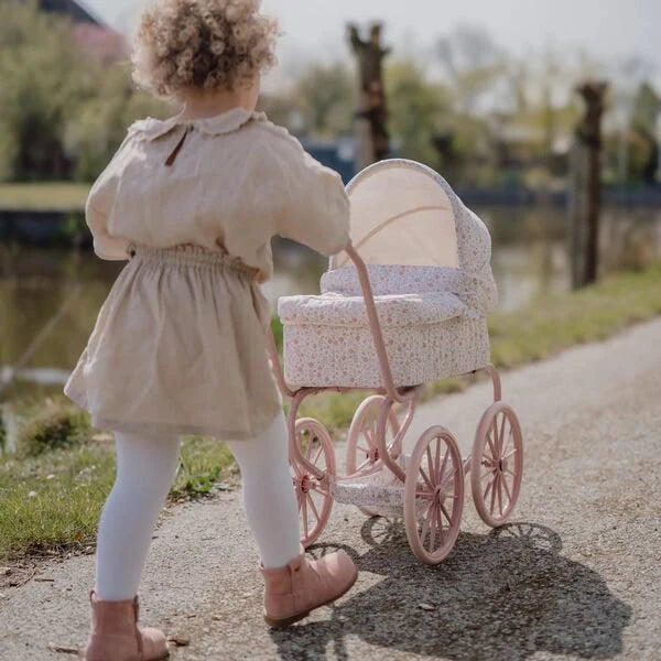 CARRITO CON CAPAZO MUÑECAS METAL FLORES