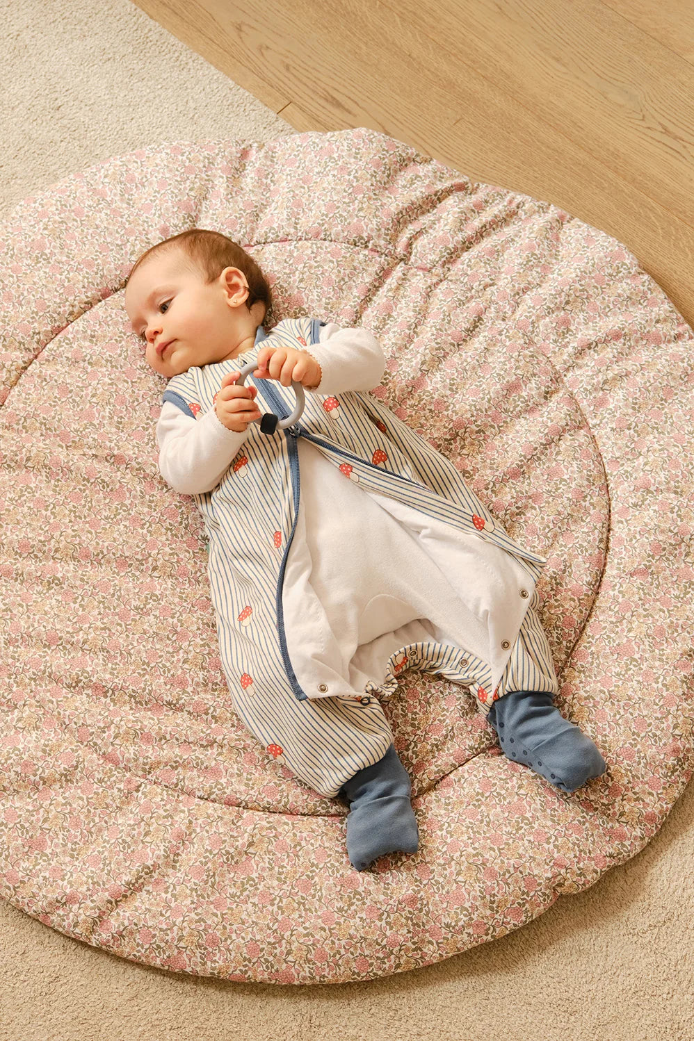 PIJAMA MANTA CON CALCETINES ANTIDESLIZANTES -MUSHROOMS- TOG 1