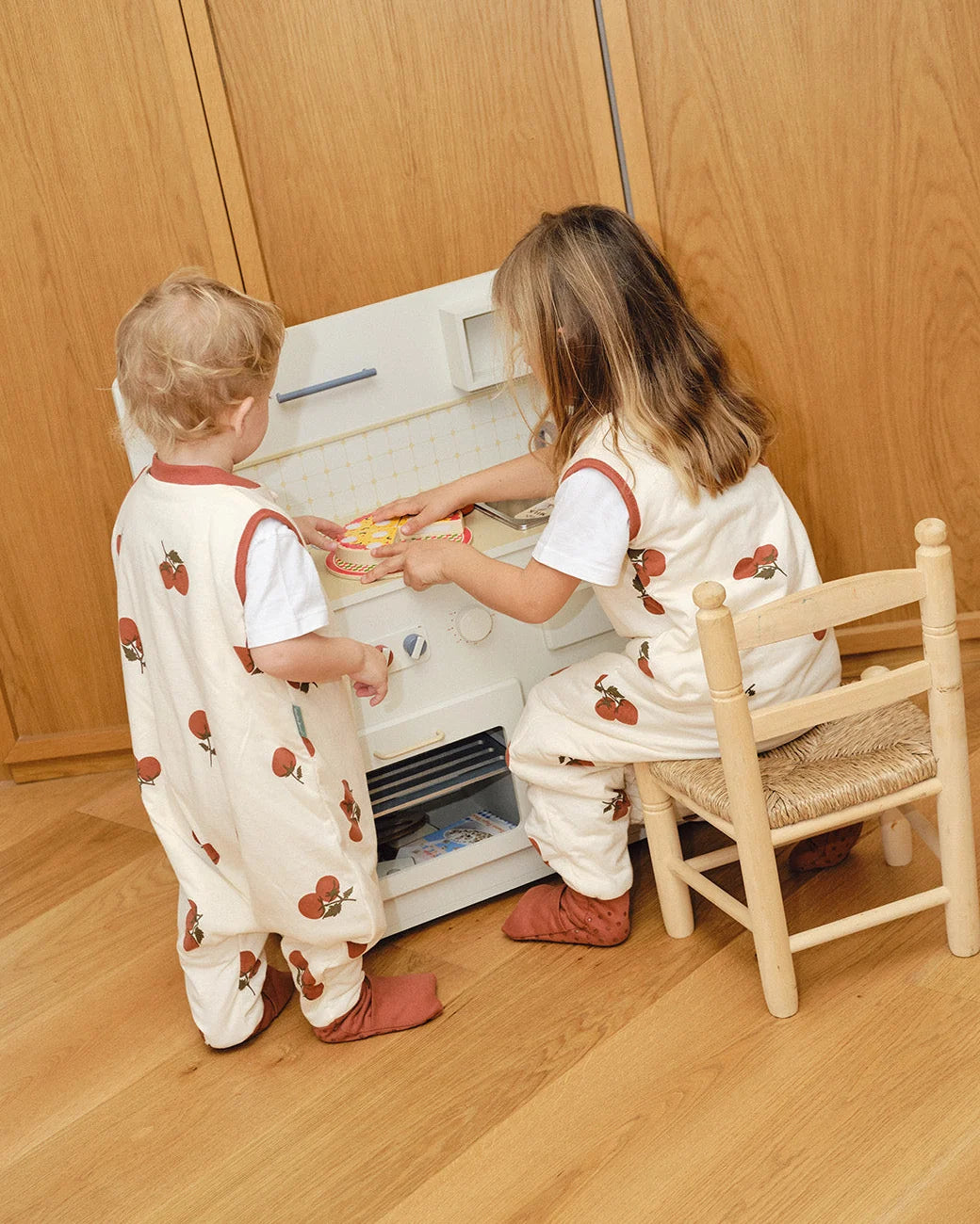 PIJAMA MANTA CON CALCETINES ANTIDESLIZANTES -TOMATOES- TOG 1